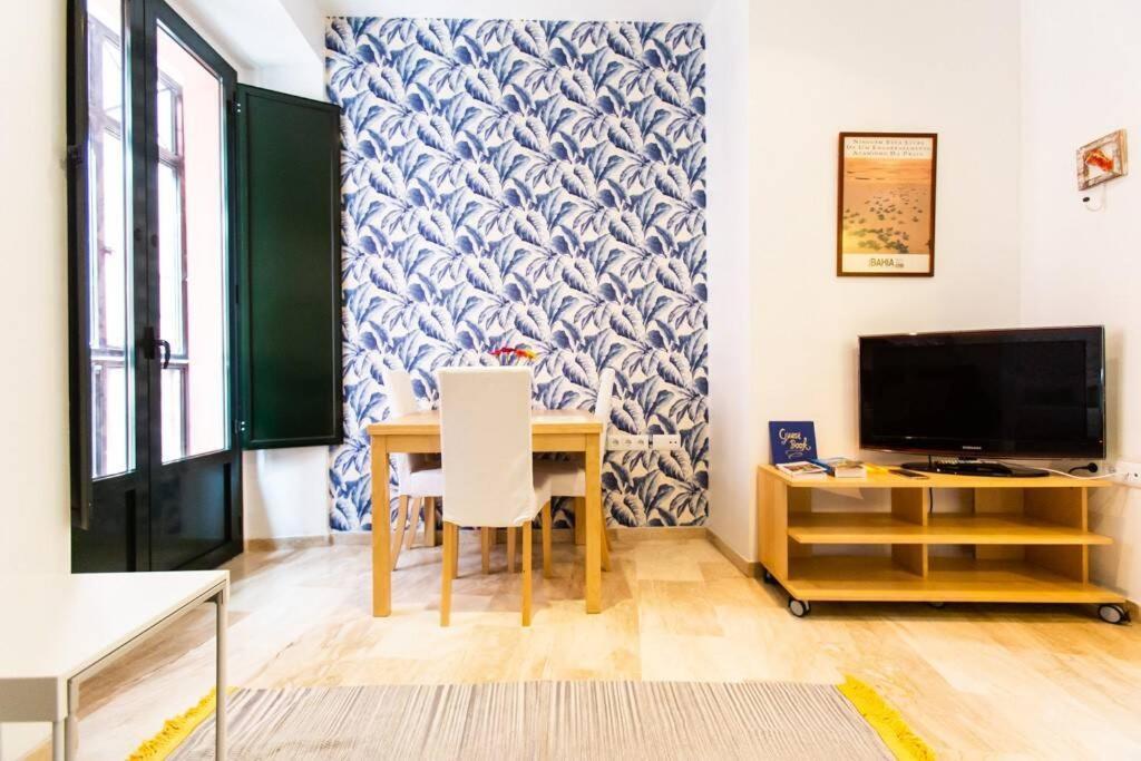 Cheap & Chic In The Center Of Sevilla ภายนอก รูปภาพ