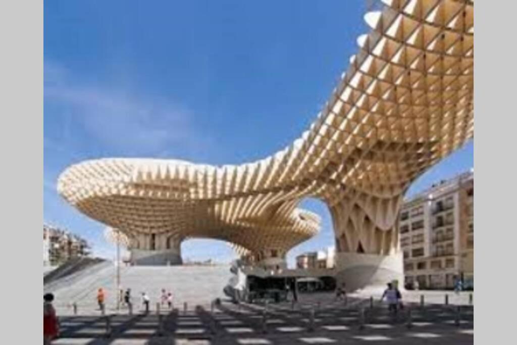 Cheap & Chic In The Center Of Sevilla ภายนอก รูปภาพ